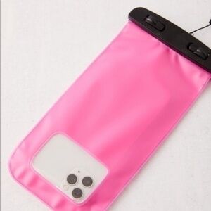 🆕 Urban Outfitters Waterproof Phone Holder